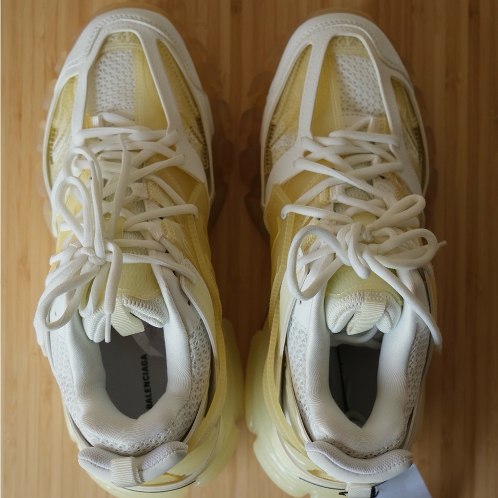 Brand new with tags Balenciaga Track V1 white.Never worn.Balenciaga bag included - Picture 4 of 10